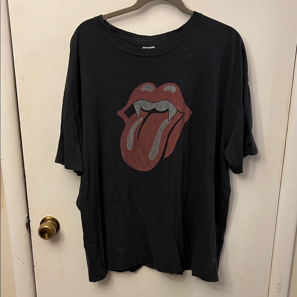 Tailgate Black Graphic T-Shirt with Red and Gray Design Large